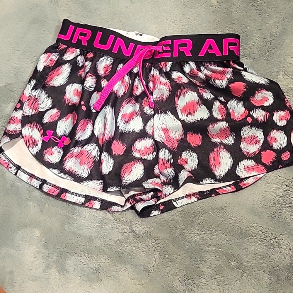 Under armour girls shorts size ysm